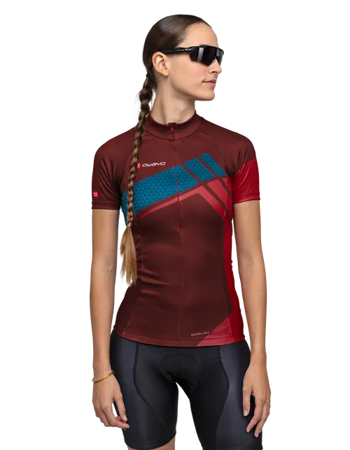 The model is 175 cm  and is wearing a size S3