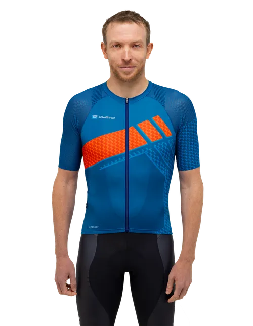 The model is 180 cm  and is wearing a size 6