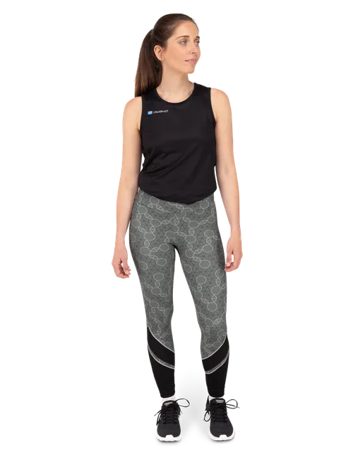The model is 165 cm  and is wearing a size S2
